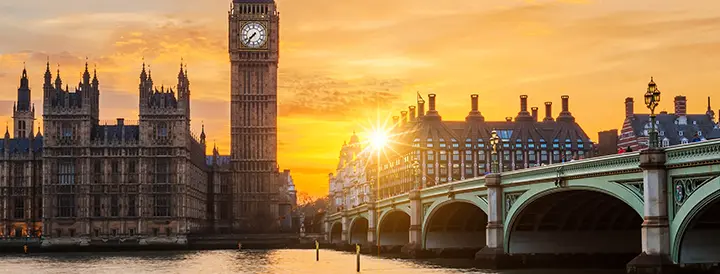 London Big Ben and Houses of Parliament at sunset.
